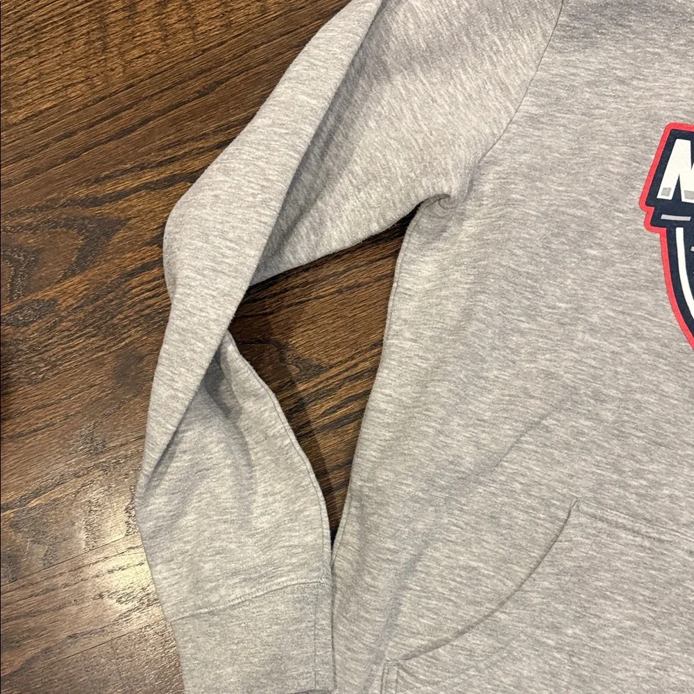Fanatics Uconn medium hoodie Gray National Champions Hoodie